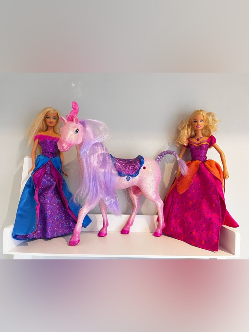 Diamond castle Liana & Alexa dress on a barbie & their horse mattel works